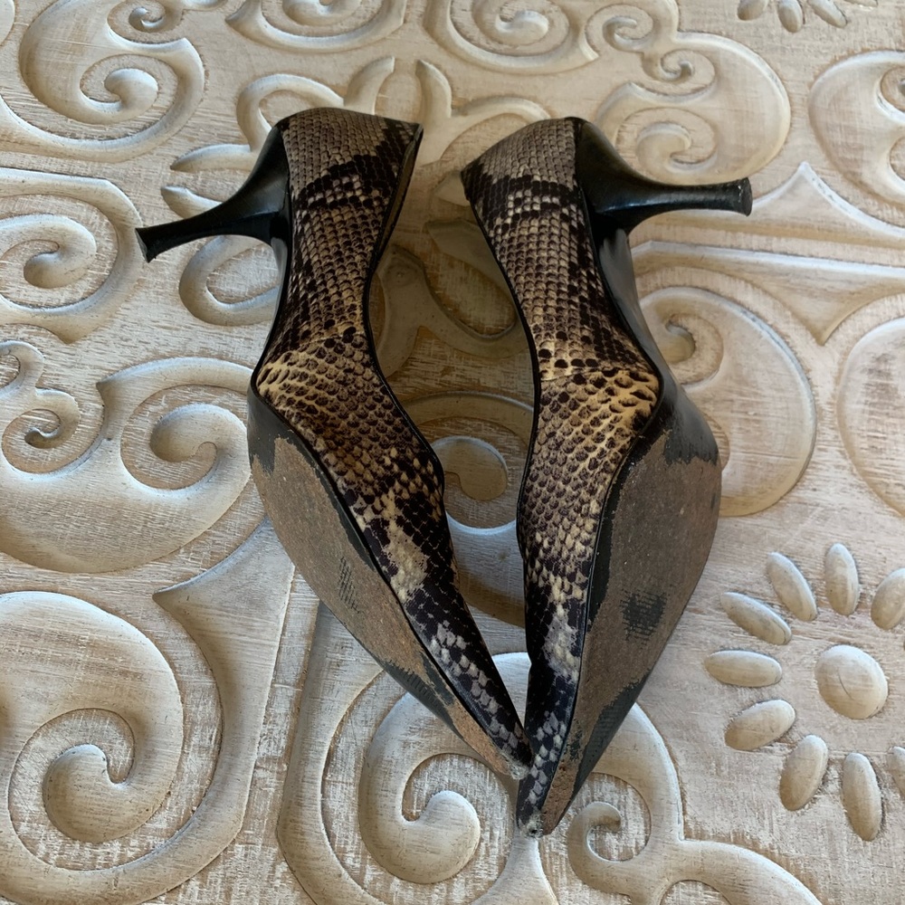 🟡 2/$12. Nine West snake print heels - Picture 4 of 5